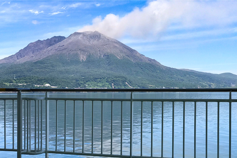 桜島フェリーから眺める桜島